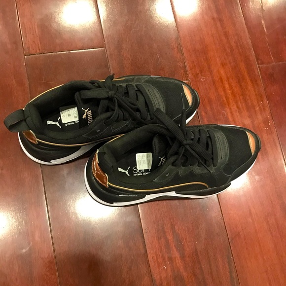 BRAND NEW PUMA ROSE AND BLACK SHOE - Picture 3 of 6